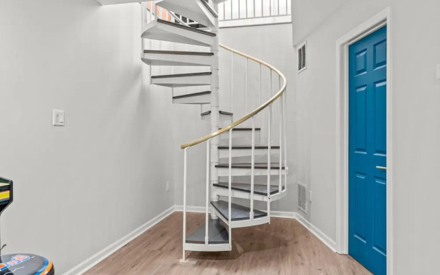 Stylish 1BR/2BA Near Liberty Bell