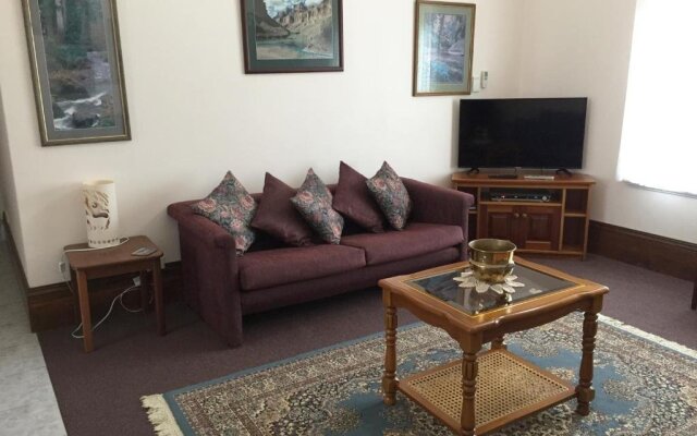 Aarn House B&B Airport Accommodation