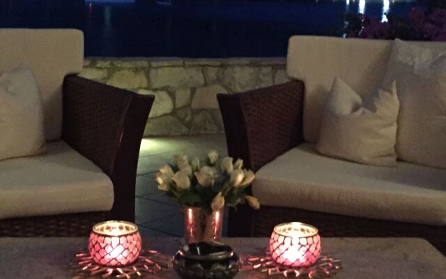 Villa Almadria Luxury Bed & Breakfast