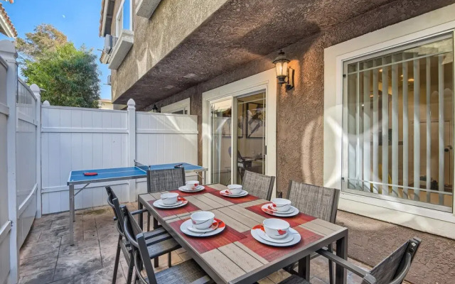 Stylish- Multi-level- Patio- Games - Fast Wifi-cm3