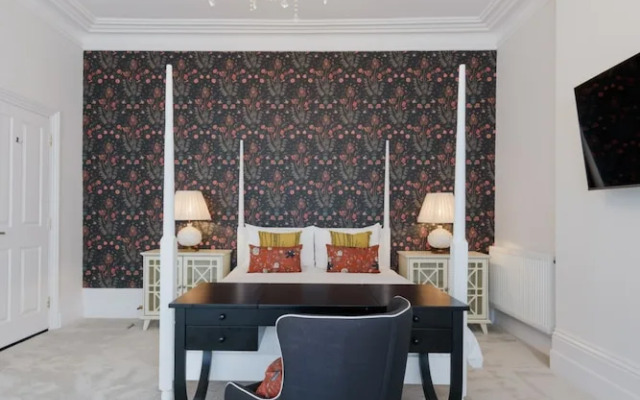 The Clarence Boutique Rooms