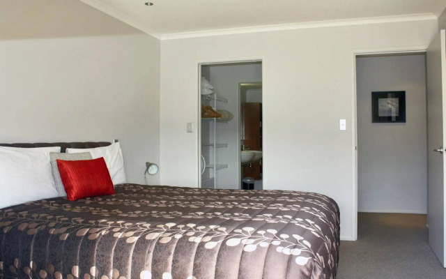 The Reef Beachfront Apartments