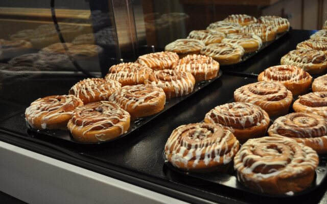 Holiday Inn Express Hotel & Suites Calgary S-Macleod Trail S by IHG