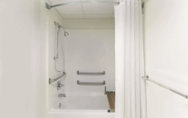 Super 8 By Wyndham Dewitt