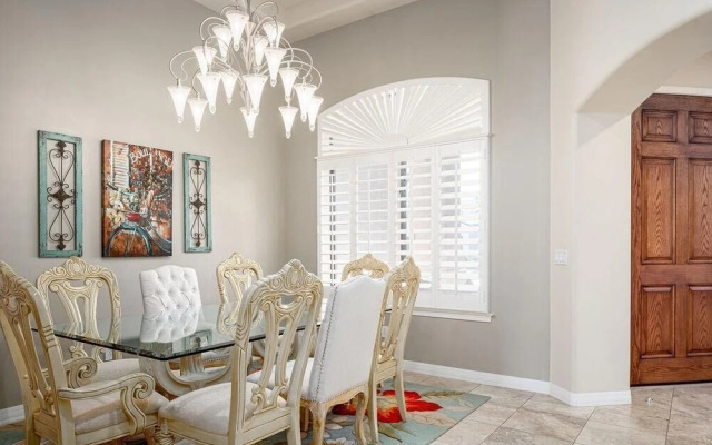 Minnezona Elegant Home w Poolside Retreat