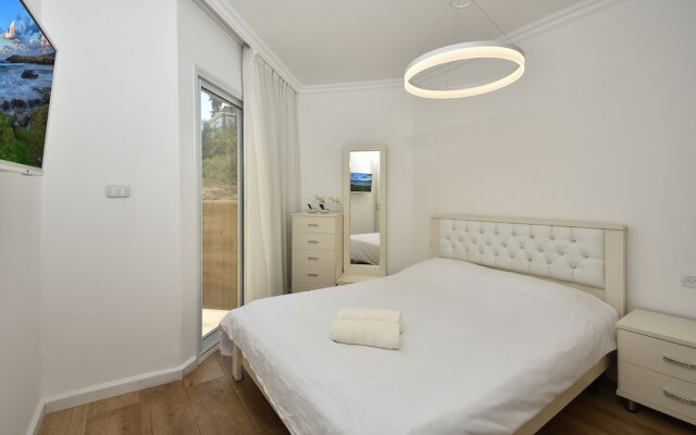 Luxury Suite by Sea of Galilee