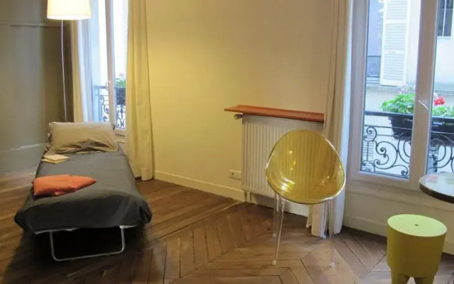 Apartment between Montmartre and Opera