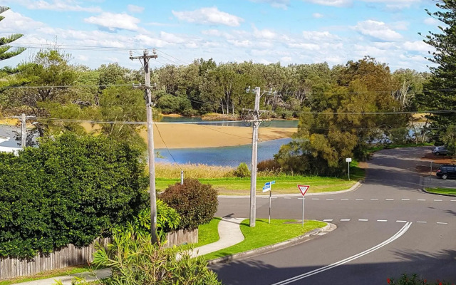 BOMBORA Gerroa 4pm check out Sundays