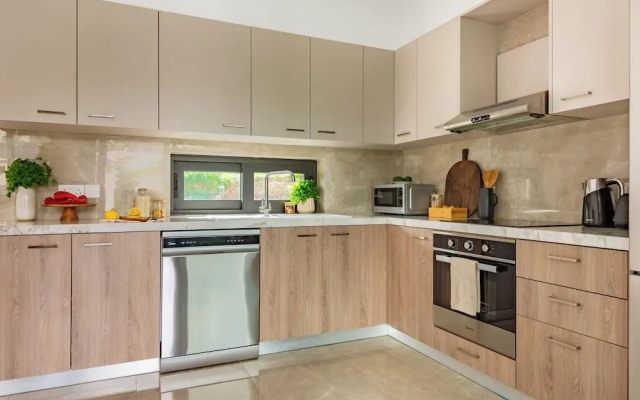 Sanders River Plaza Limassol Apartment