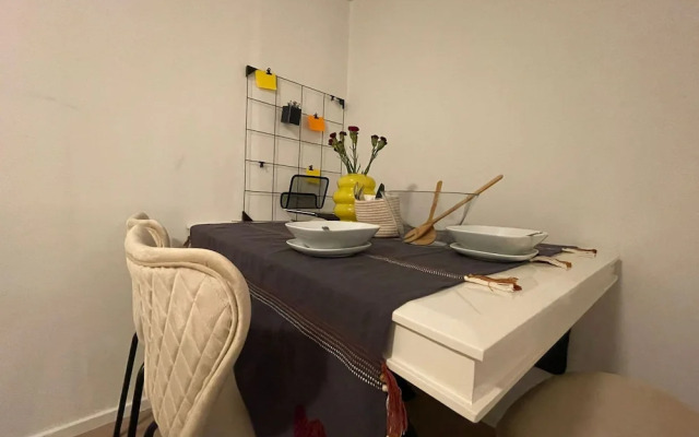 One Lux Stay Near Antwerp Central - Studio Apartment
