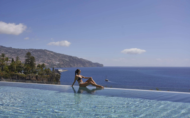 Les Suites at The Cliff Bay