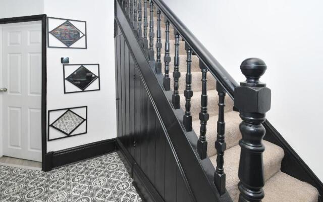Beautiful 3-bed House by Ministays Stoke-on-trent