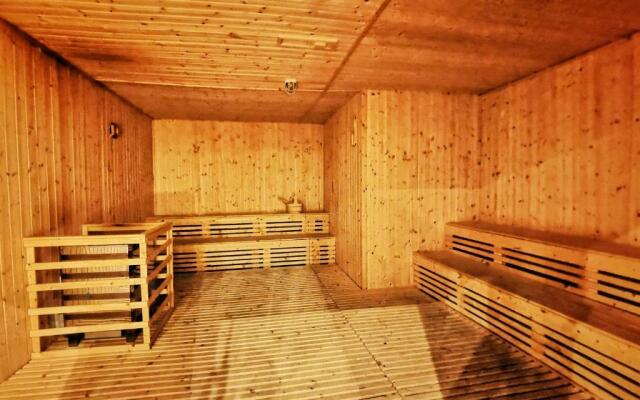 Yussy 4Bedroom Condo at R&F Princess Cove