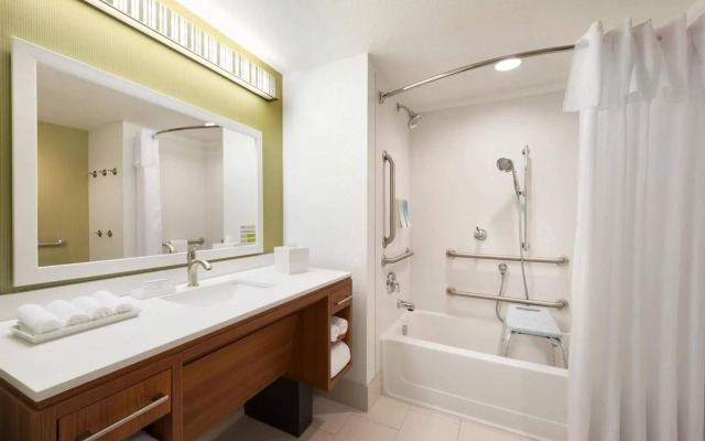 Home2 Suites By Hilton Milwaukee Brookfield