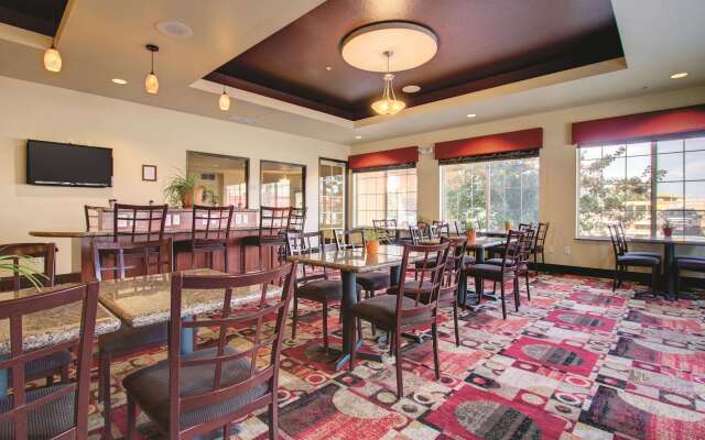 La Quinta Inn & Suites by Wyndham Denver Gateway Park