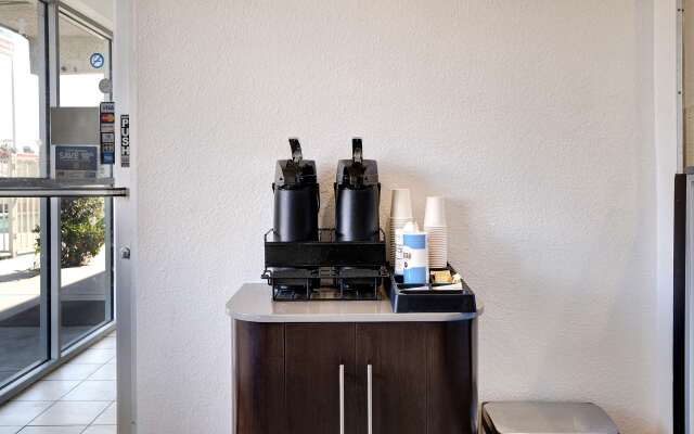Motel 6 Bakersfield, CA - South
