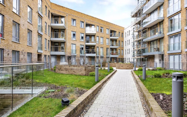 Canary Gateway, Canary Wharf