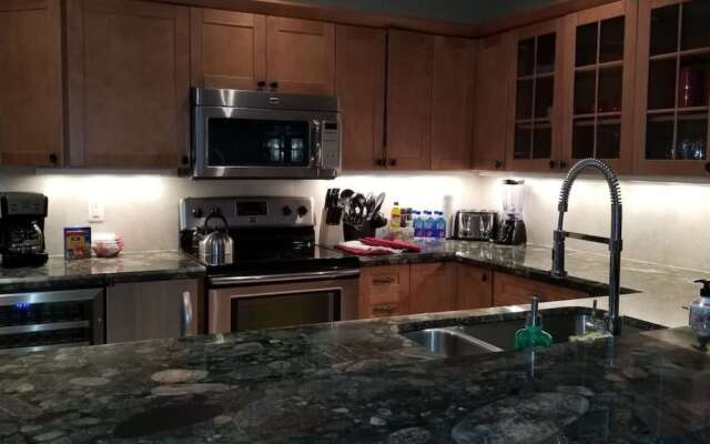 Poinciana w-Hot Tub-Walk to the beach