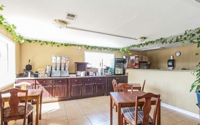 Days Inn By Wyndham Calhoun Ga I-75 And Us-41