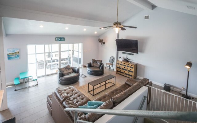 Lakeside Villa by RedAwning