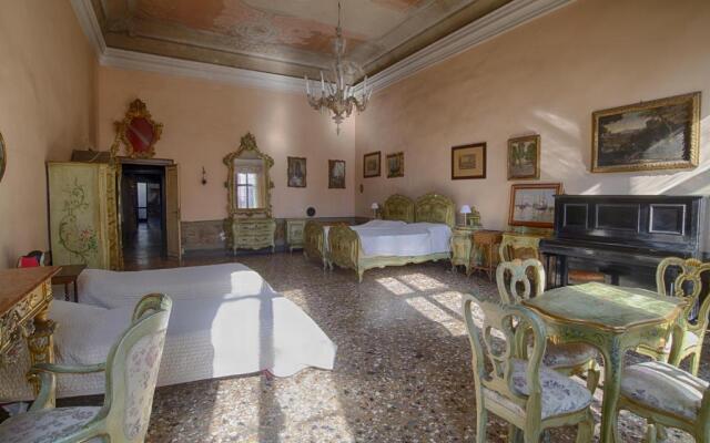 Vintage Venice Apartment