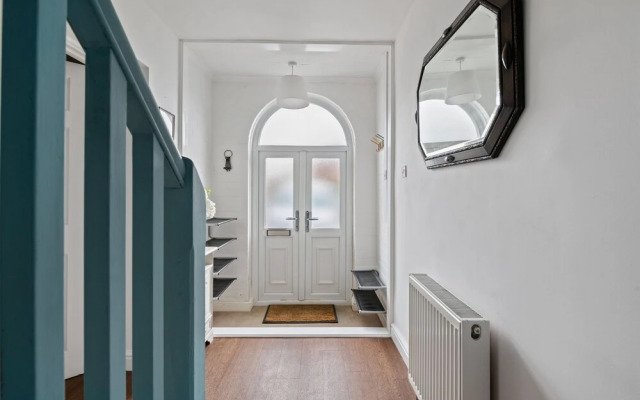 NEW Bright & Stylish 4BD Home City Centre of Leeds
