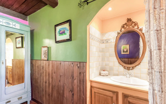 Quaint Holiday Home in Lorgues with Pool