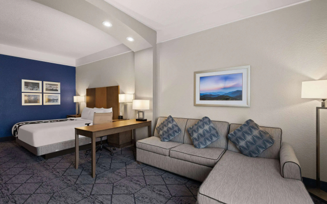 La Quinta Inn and Suites by Wyndham at WaTiki Waterpark