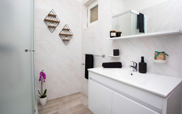Nice Apartment in Rabac With Wifi and 2 Bedrooms