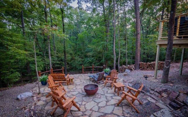 Magnolia Gem With Private Grill and Free Wifi by Redawning