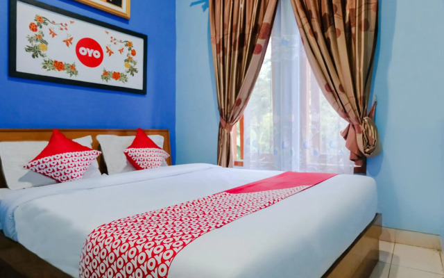 OYO 778 Guest House Amalia Malang