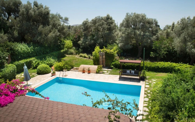 Important Group Villa Costa
