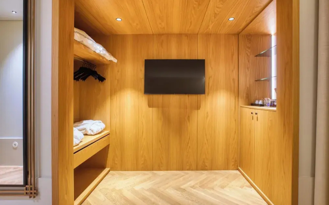 Palatial Suites