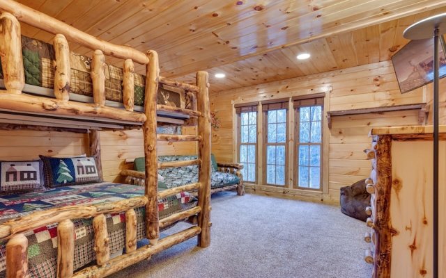 Luxury Mountain Lodge - Private, Secluded, Great Location! 9 Bedroom Cabin by RedAwning