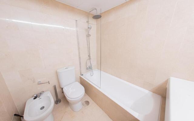 Beautiful 3BEDROOMS/2BATH/Golden Mile