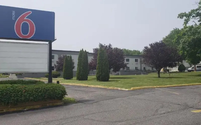 Executive Inn & Suites