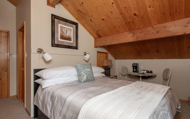 Mount Robson Mountain River Lodge