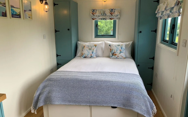 St. Kew Shepherd Huts