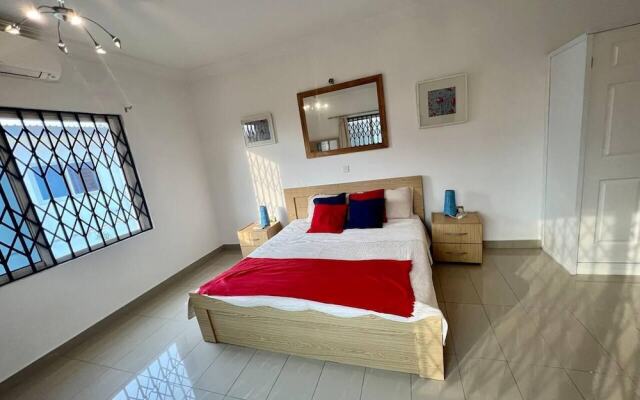 Very Modern one bed Apartment in Tema, Community 6