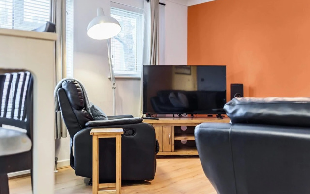 Stylish 2 Bedroom Apartment Central Exeter Parking on Site