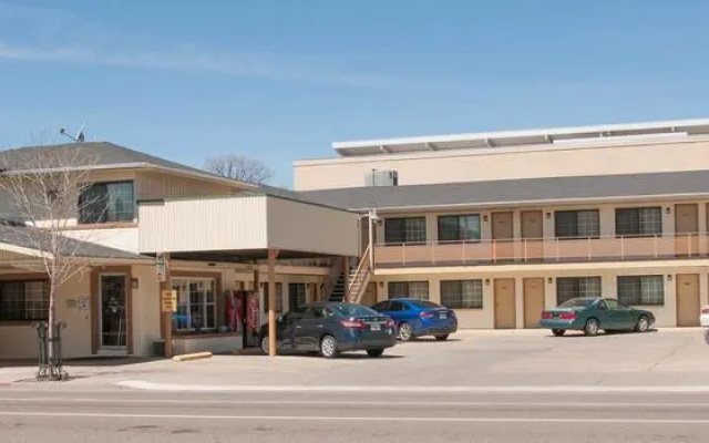 Esquire Inn