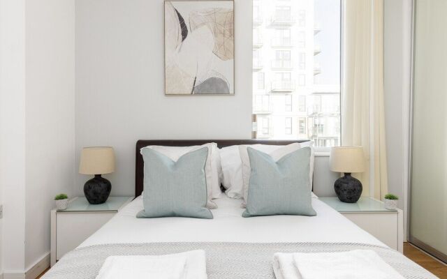 Beautiful Bow Apartment