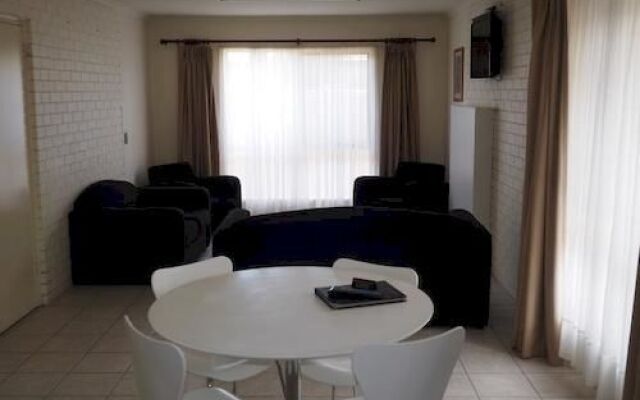 Jacaranda Motel & Holiday Units