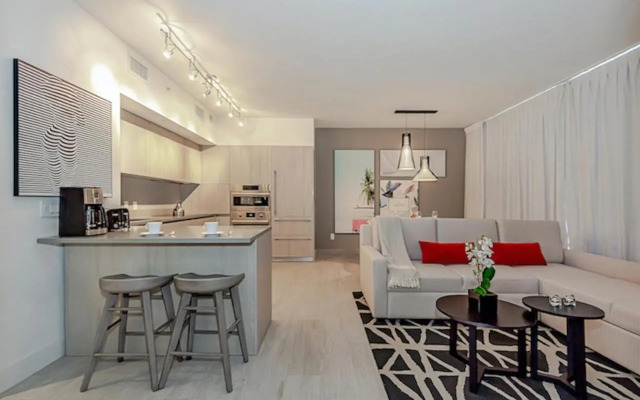 Luxury 1Br-Front Intracoastal View Balcony Pools