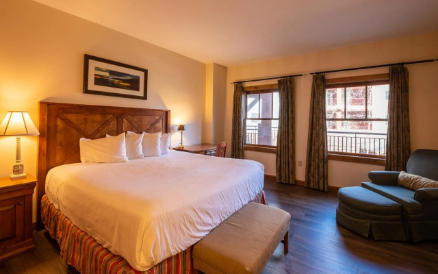 Lodge at Mountaineer Square