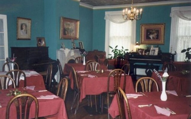 Russell-Cooper House