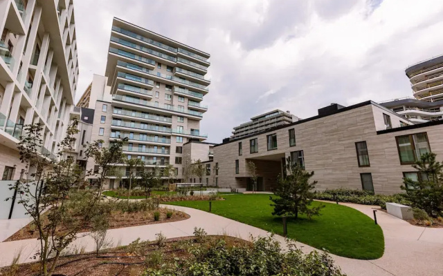 Stunning Seafront Apartment With Modern Comforts and Dike Views