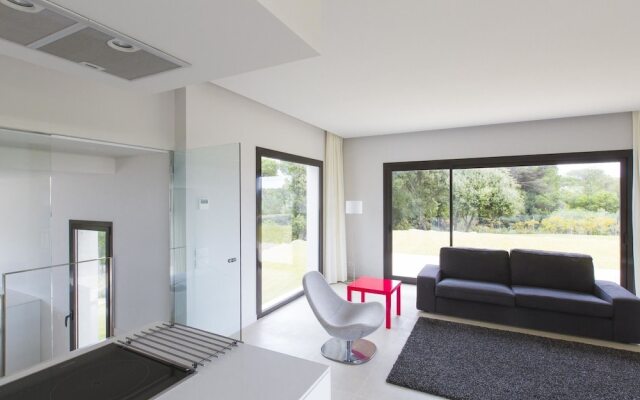 Modern Holiday Home in Sant Andreu de Llavaneres with Swimming Pool