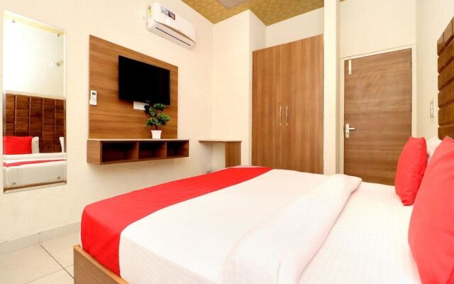 OYO 28142 Hotel Sharrytel