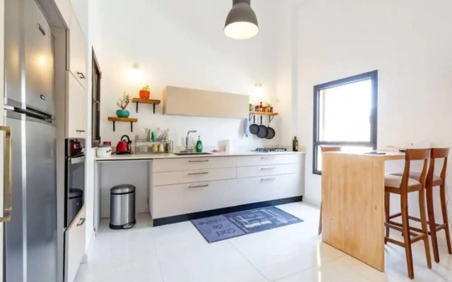 Beach Home in Tel Aviv near Water